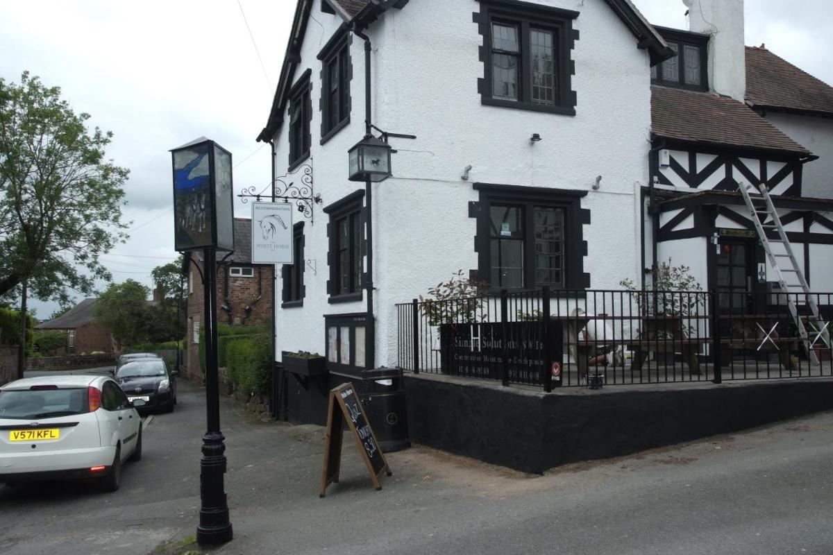White Horse Inn - Housity