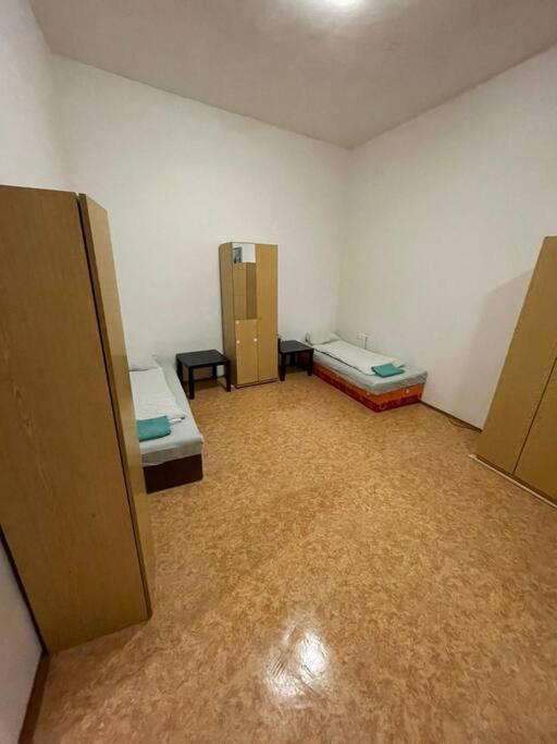 Near main railway and bus station - Housity