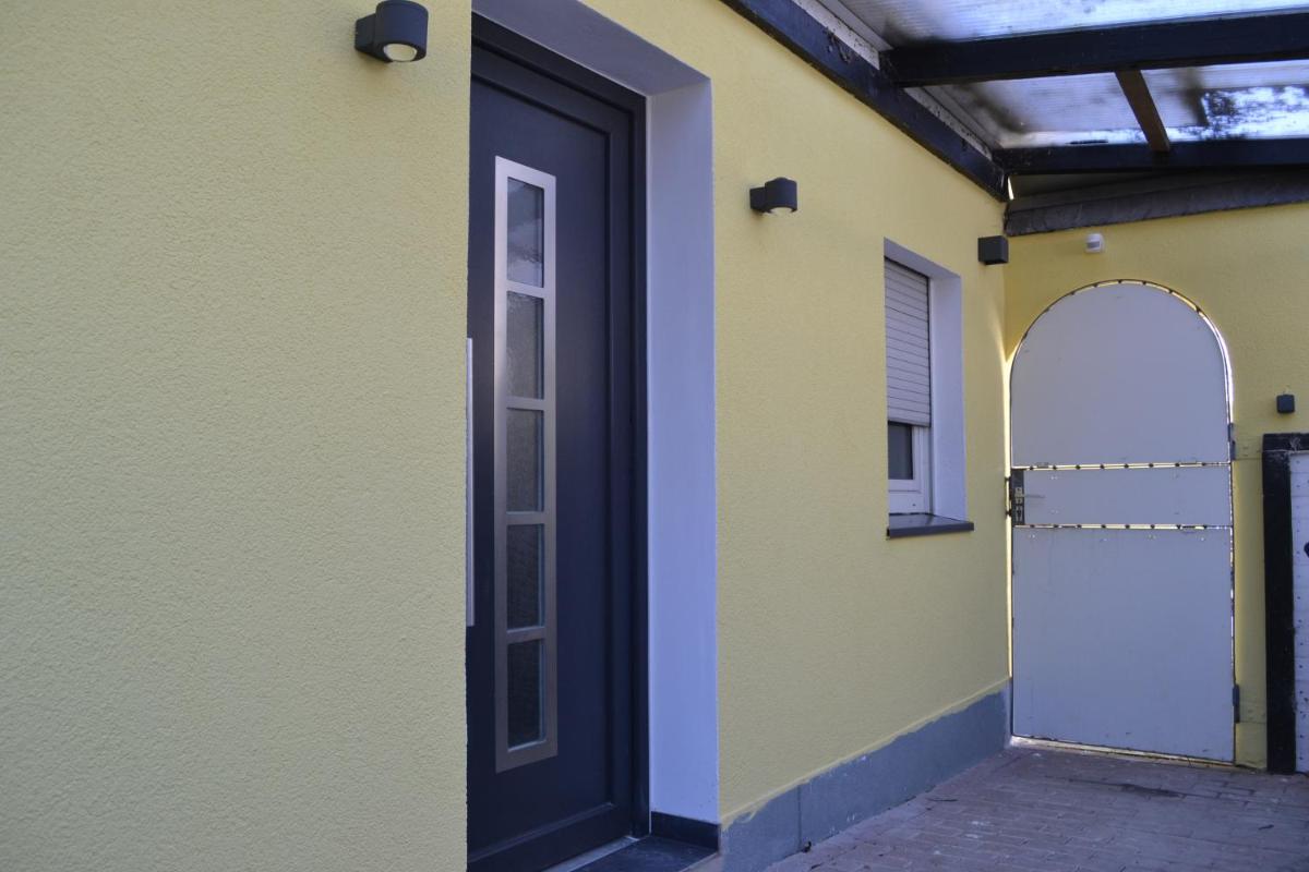 Apartment mit Terrasse und eigenem Eingang - Housity