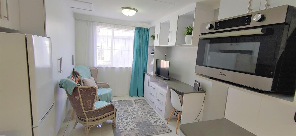Private Loadshedding free Flatlet, Fibre WiFi, Netflix, Security Deposit applies - Housity