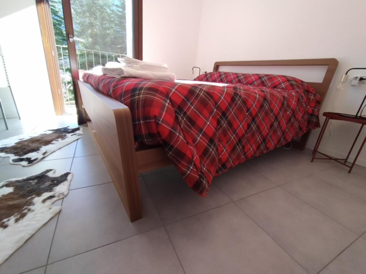 GRAYNITE-Adamello Peak Apartments - Housity