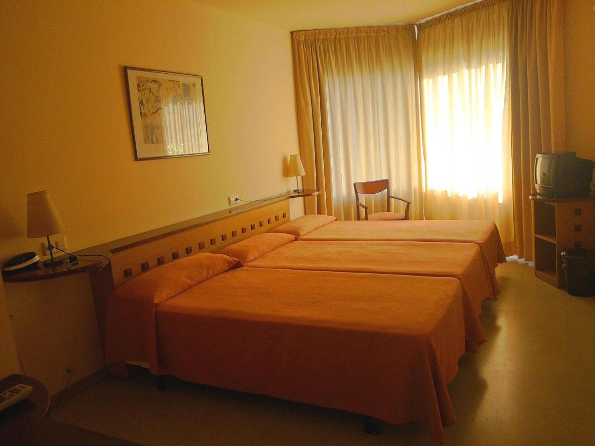 Hotel Montmeló - Housity