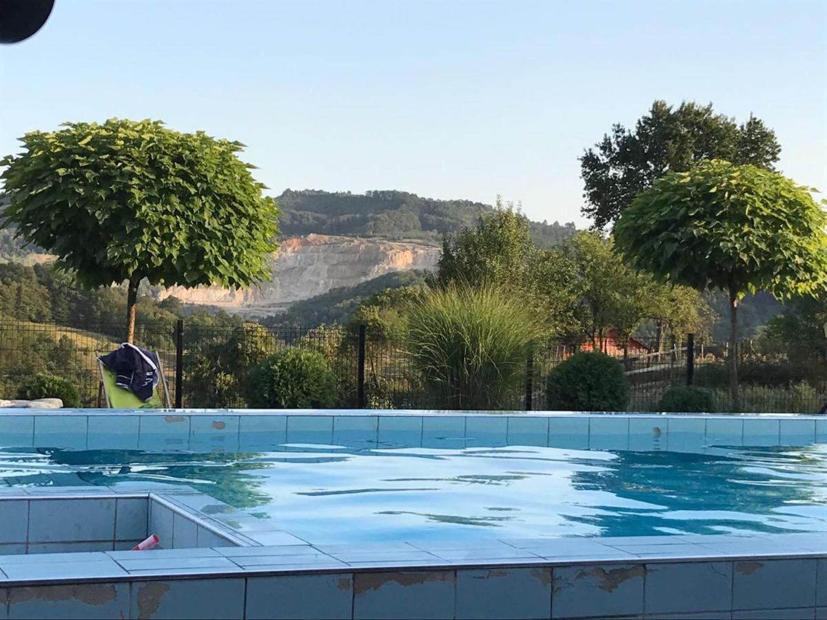 Luxeriöse Villa mit Bergblick - Housity
