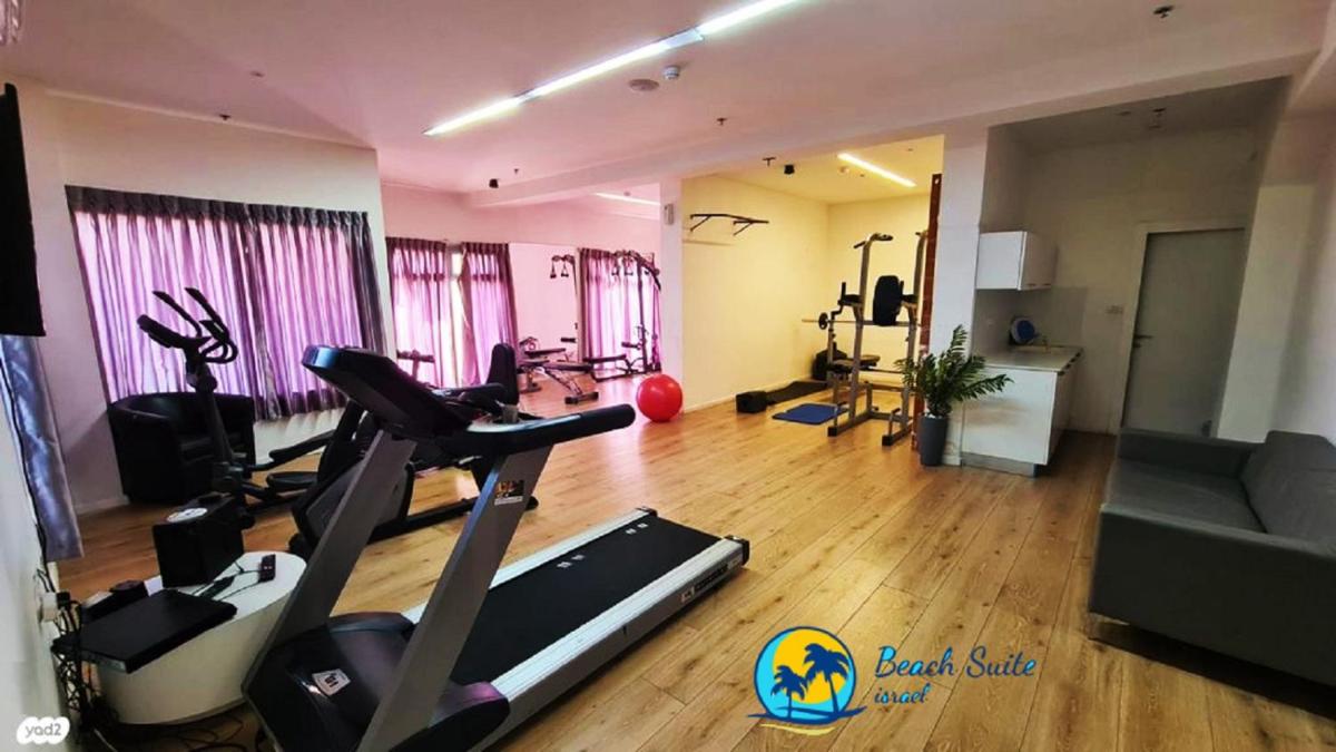 Beach Suite Israel- Private Jacuzzi Garden Suite & Gym, 3 Min Walk To Beach ביץ סוייט ישראל- ג'קוזי פרטי בגינה 3 דקות הליכה לים וחדר כושר - Housity