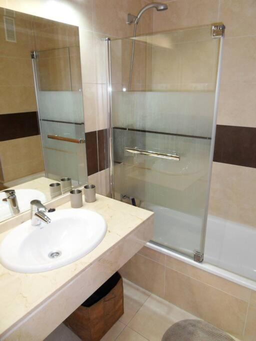 Suitetrails - Modern 1 bedroom apartment, in La Cala De Mijas