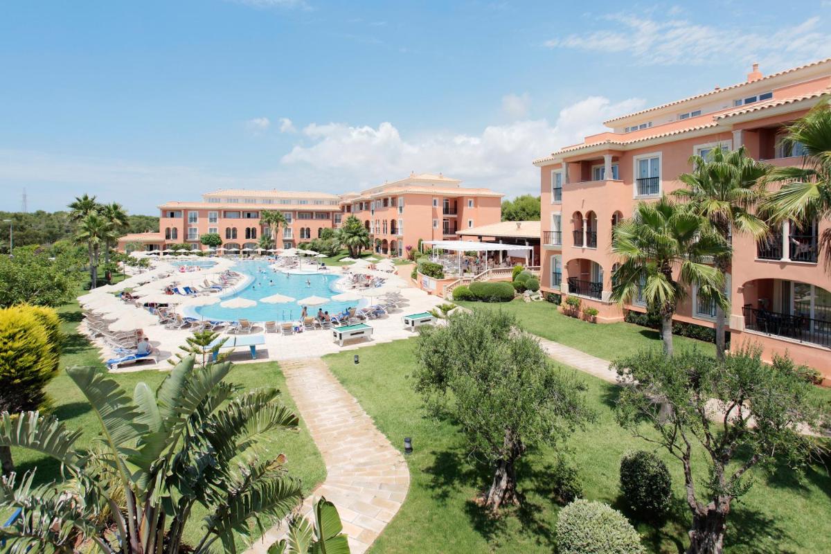 Piscina en o cerca de Grupotel Macarella Suites & Spa
