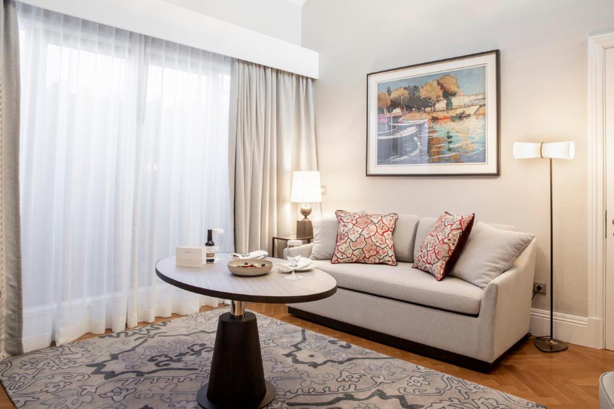 Uma área de estar em InterContinental Porto - Palacio das Cardosas by IHG