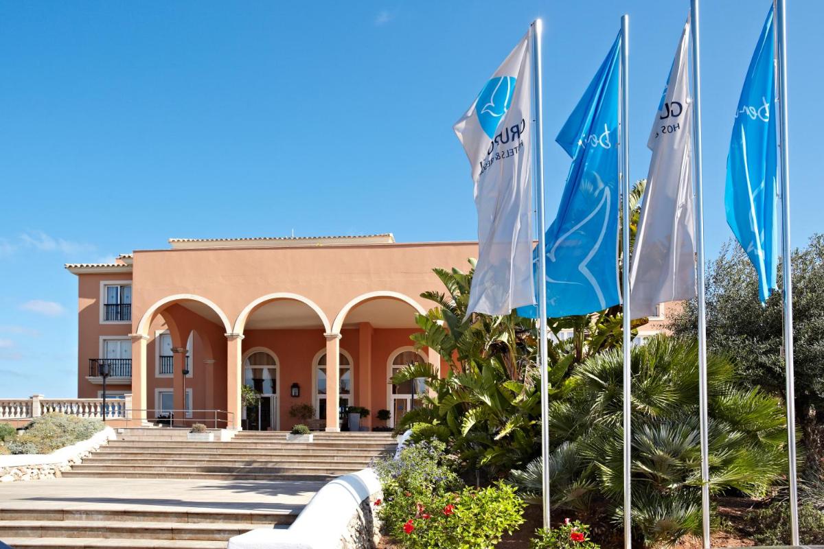 Imagen de la galería de Grupotel Macarella Suites & Spa, en Son Xoriguer