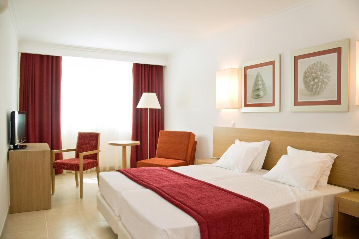 Uma cama ou camas num quarto em Monte Gordo Hotel Apartamentos & Spa