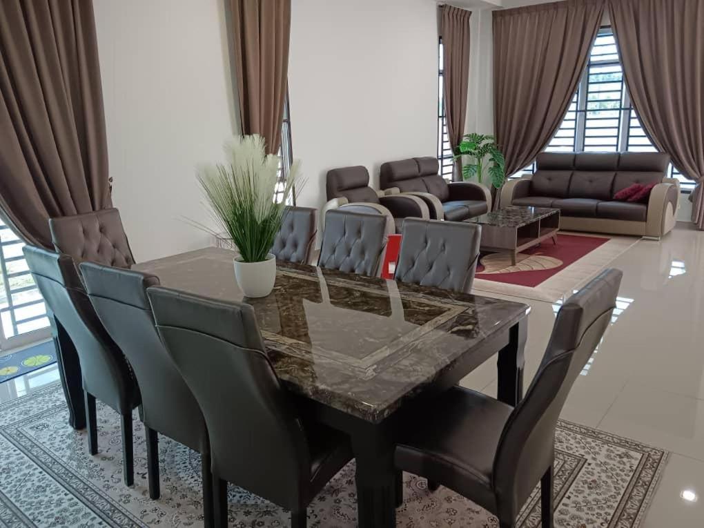 D'Corner Homestay Kluang Perdana - Housity