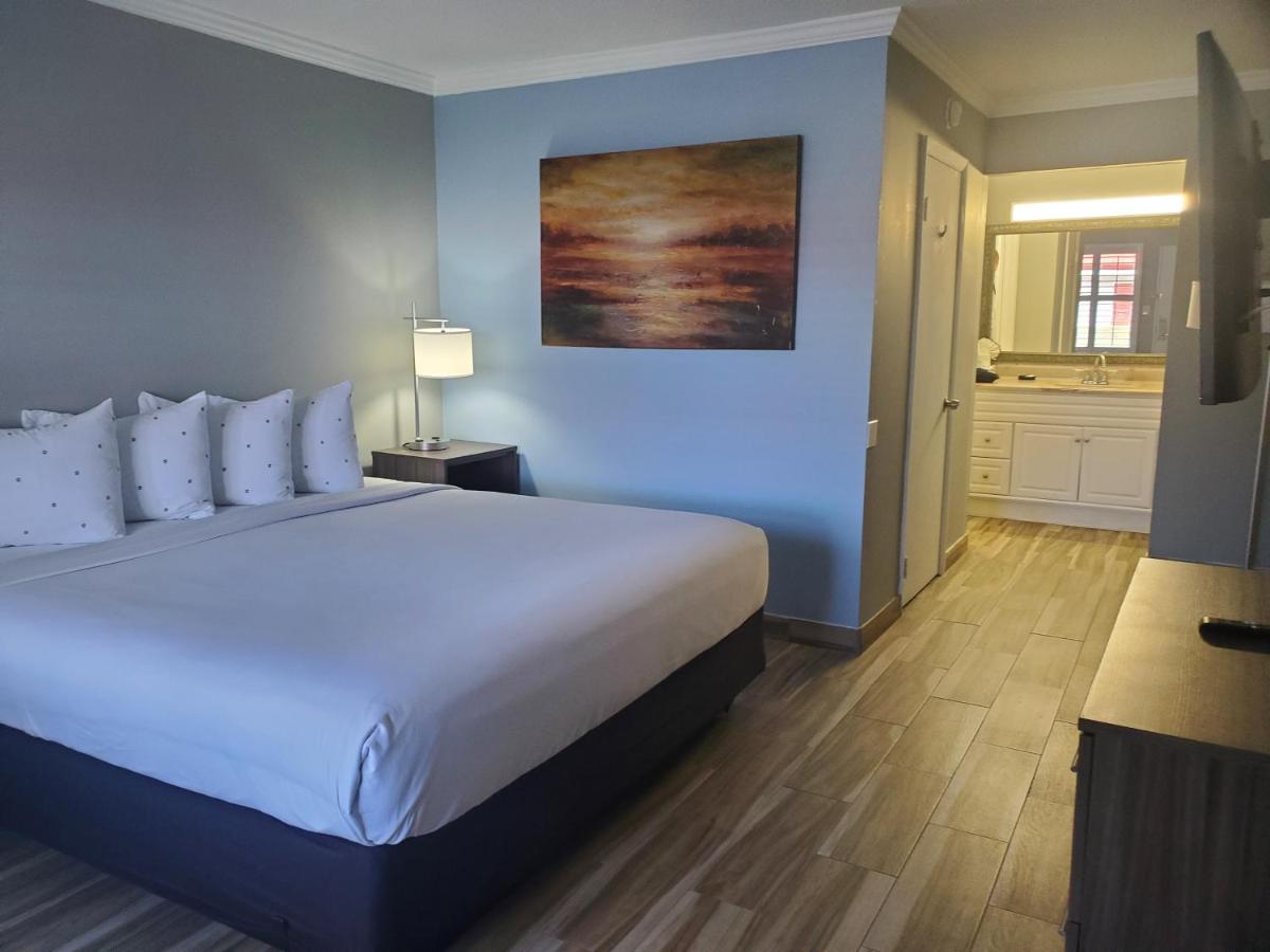 Vero Beach Inn & Suites Vero Beach I-95 - Housity
