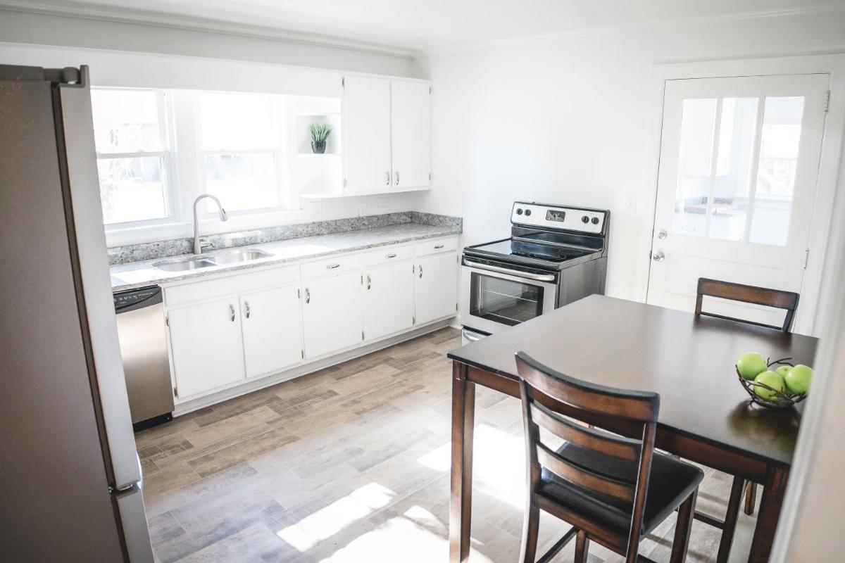 Modern Cottage Near Hospitals and Brewery! - Housity