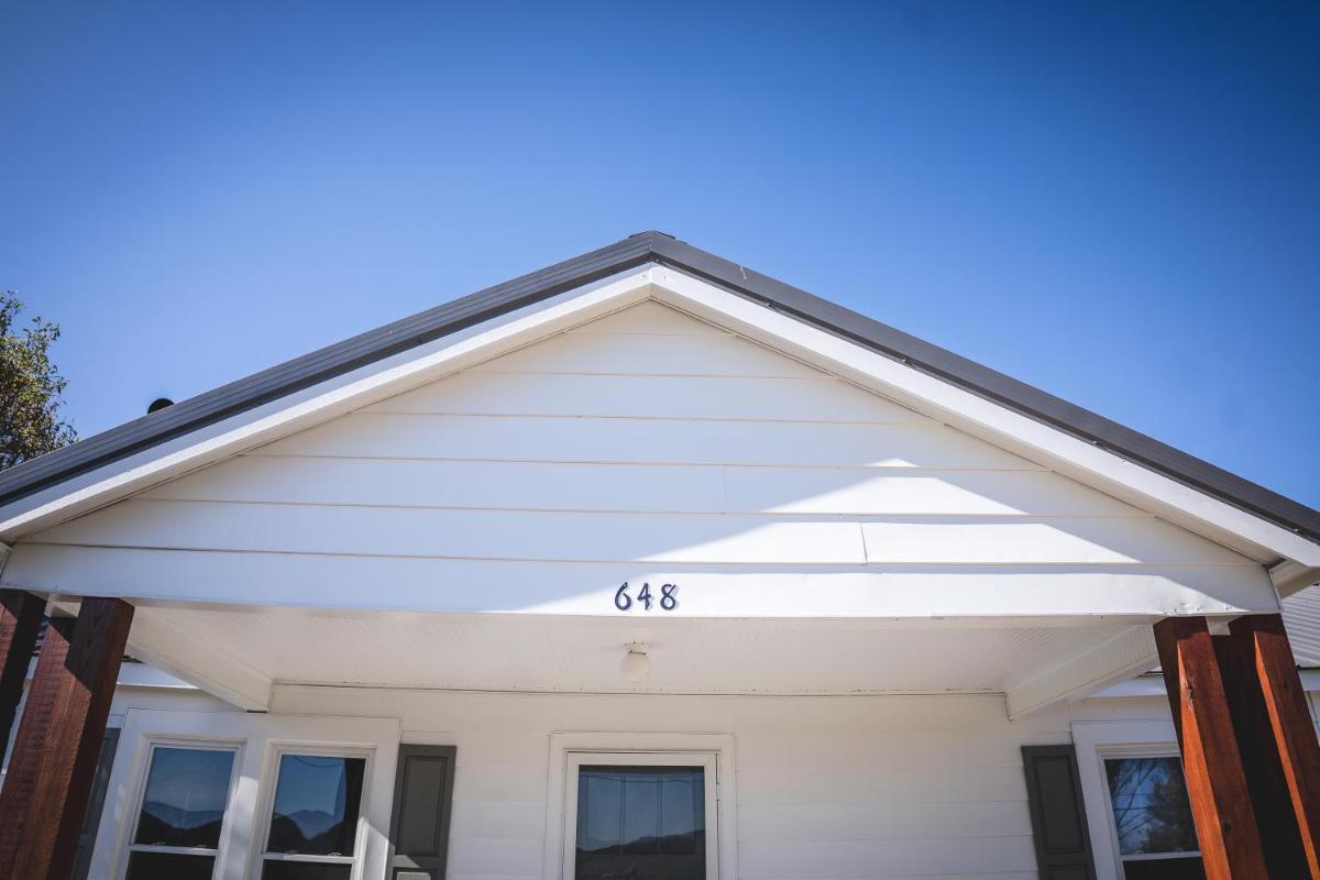 Modern Cottage Near Hospitals and Brewery! - Housity