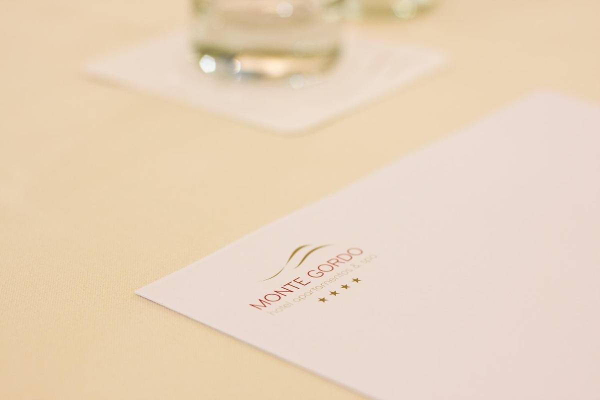 Um certificado, prémio, placa ou documento mostrado em Monte Gordo Hotel Apartamentos & Spa