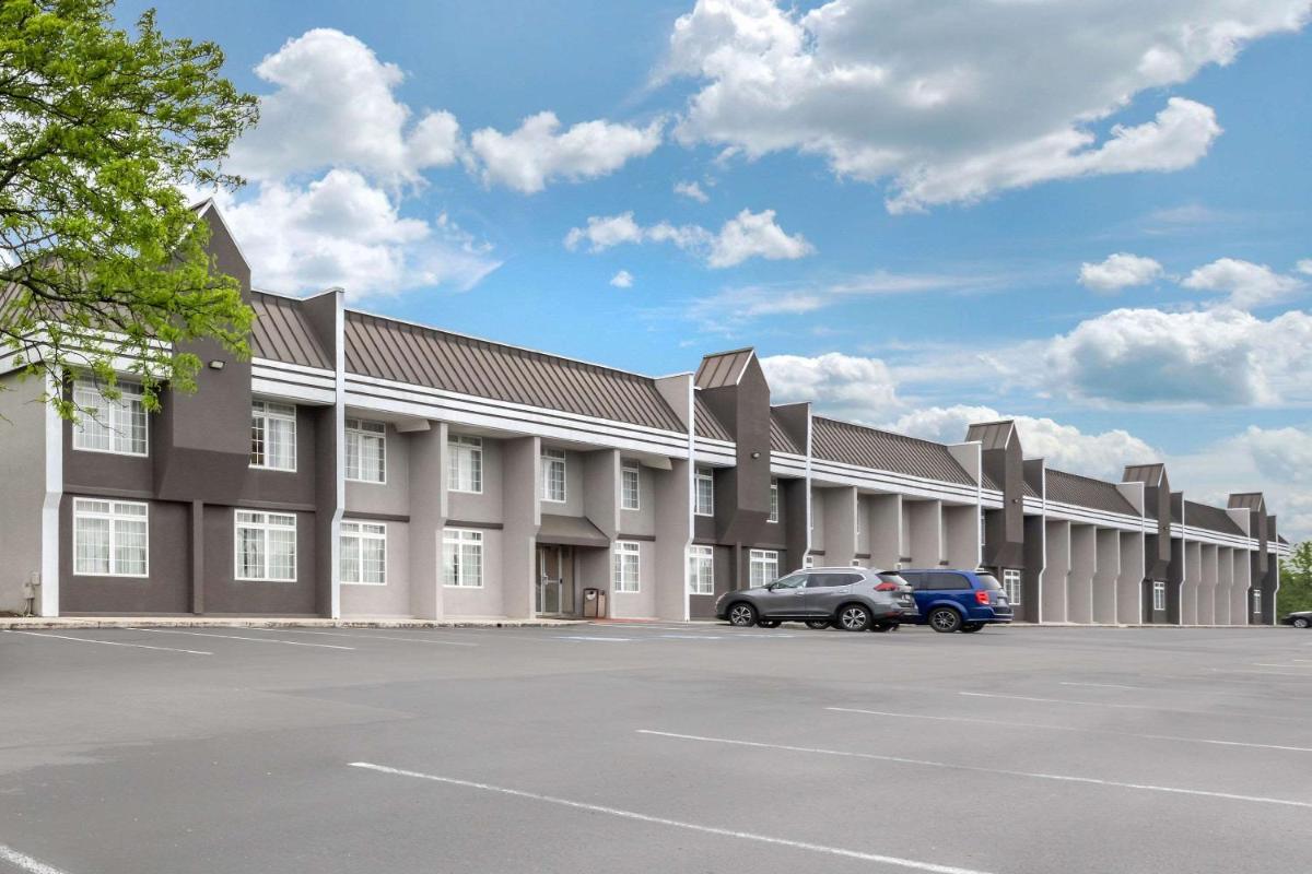 Clarion Hotel and Conference Center Harrisburg West - Housity
