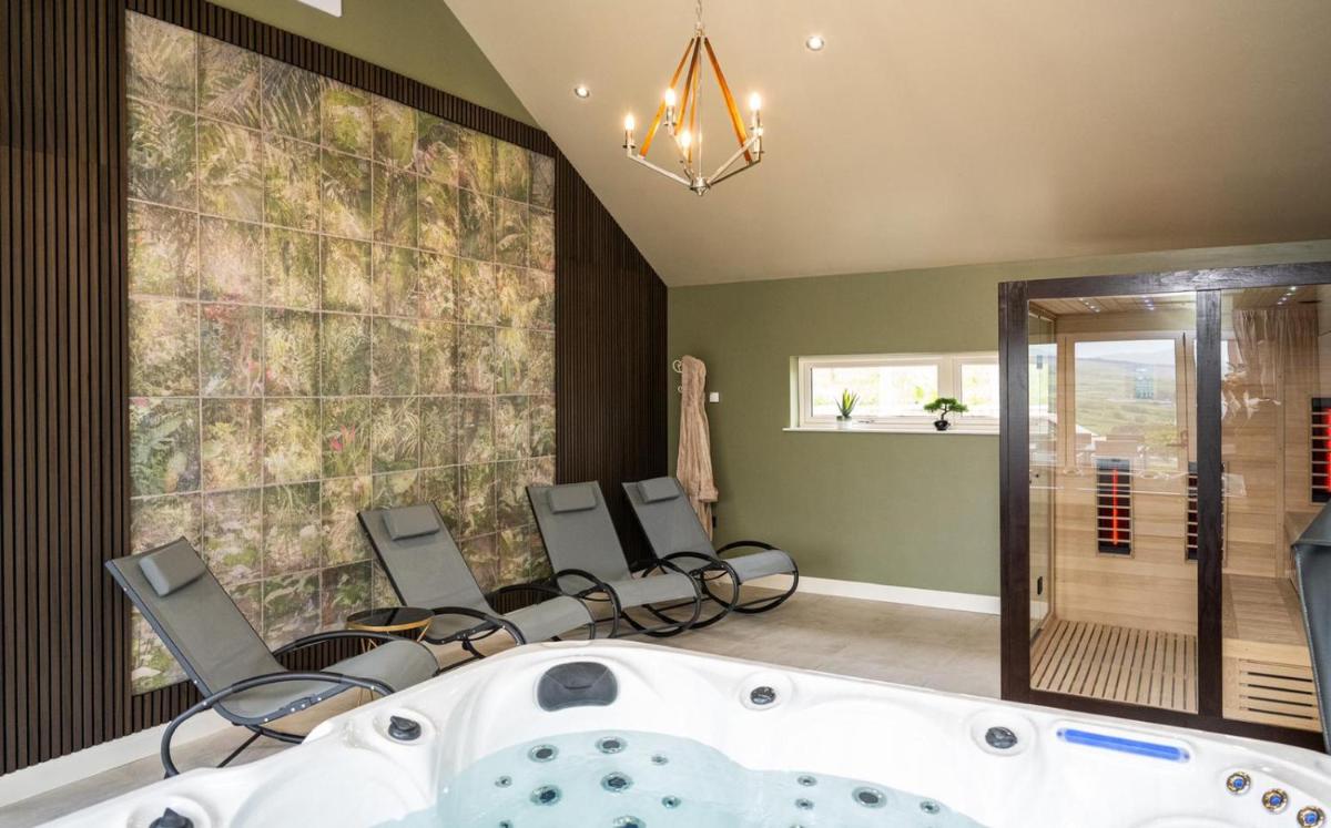 The Sperrin Haven with Hottub and Sauna sleeps 8 - Housity