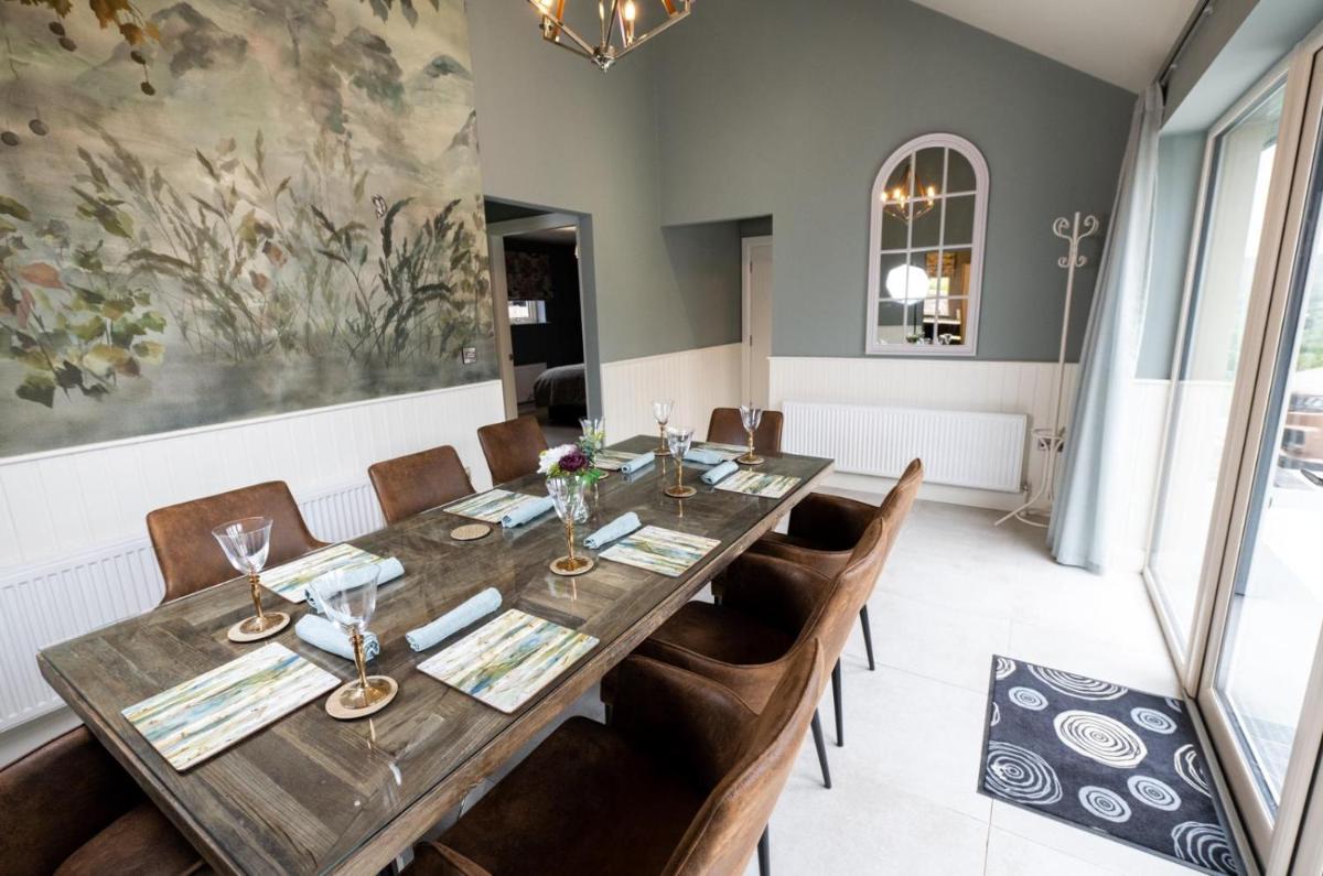 The Sperrin Haven with Hottub and Sauna sleeps 8 - Housity
