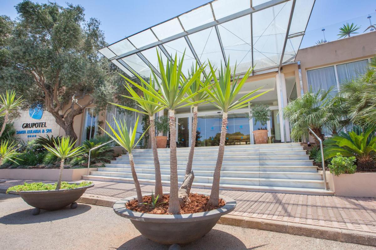 Jardín al aire libre en Grupotel Santa Eulària & Spa - Adults Only