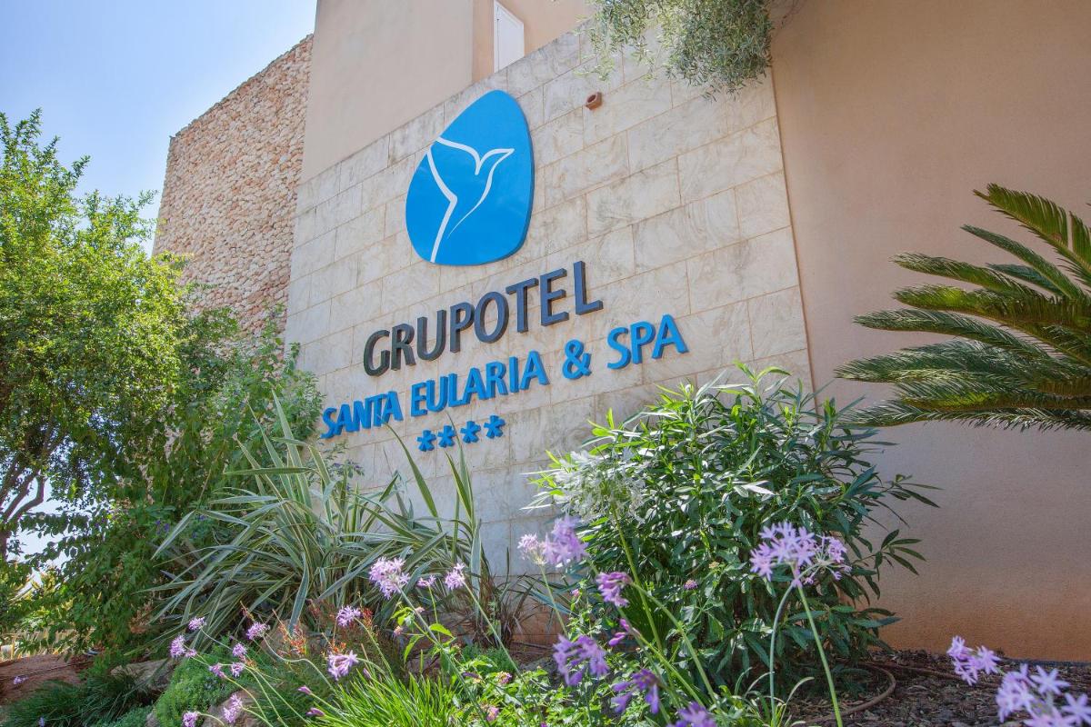 Certificado, premio, señal o documento que está expuesto en Grupotel Santa Eulària & Spa - Adults Only