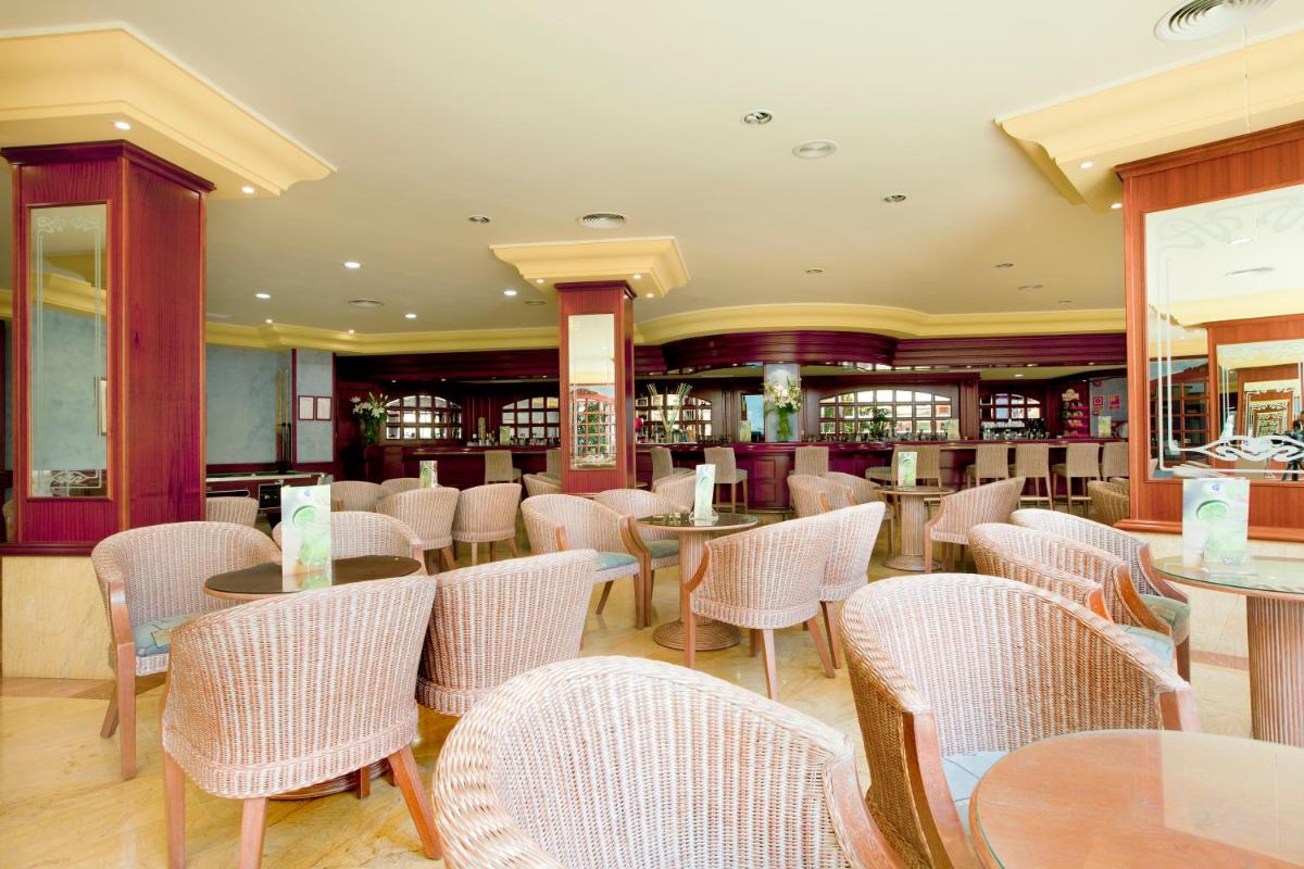 Zona de estar de Grupotel Santa Eulària & Spa - Adults Only