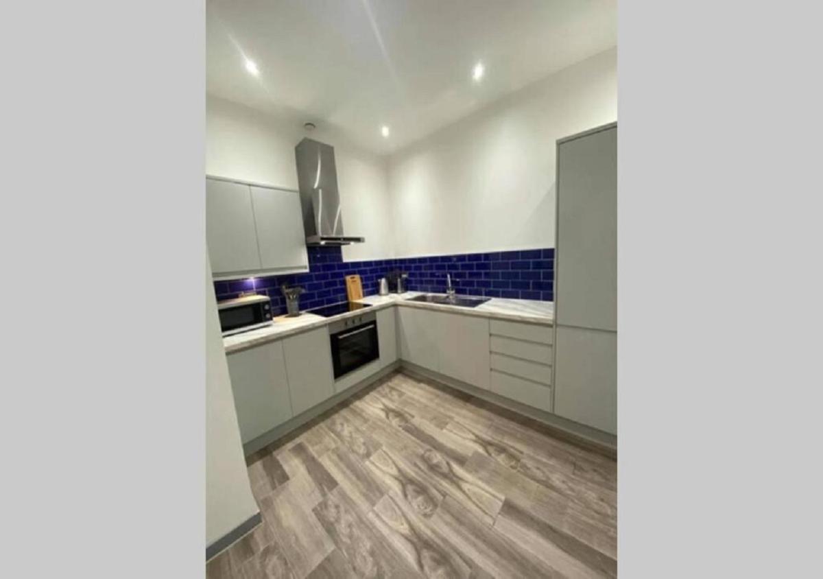 Doncaster City Centre Deluxe Whole Apartment sleeps 4 D19 - Housity