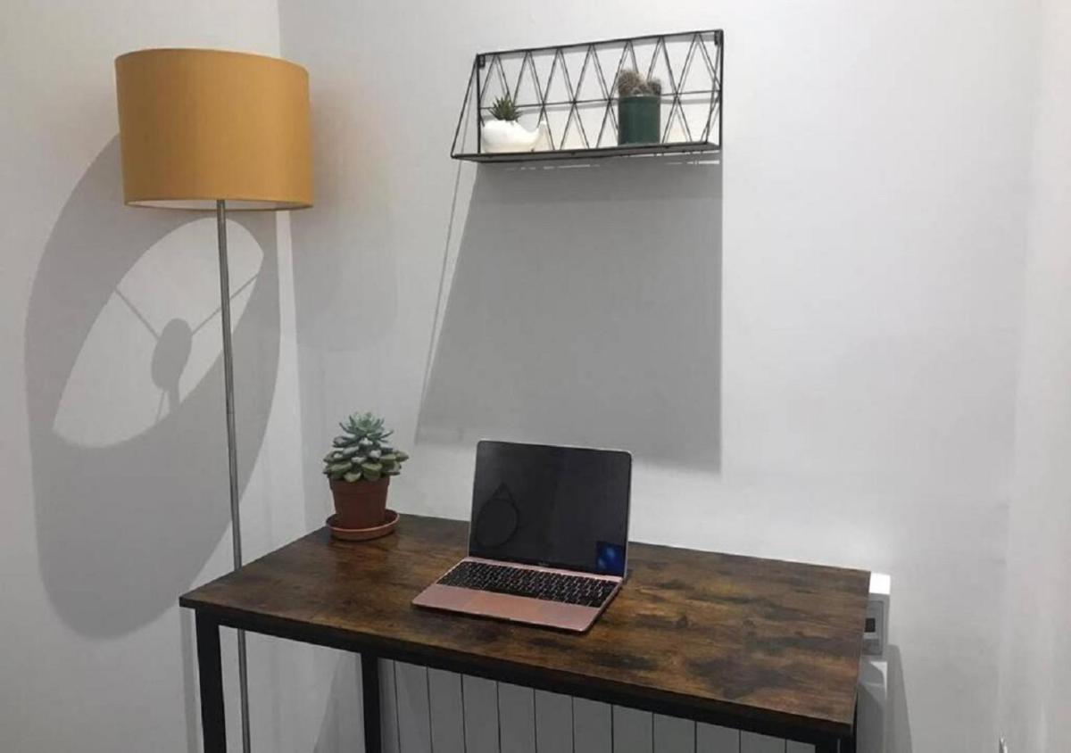 Doncaster City Centre Deluxe Whole Apartment sleeps 4 D19 - Housity