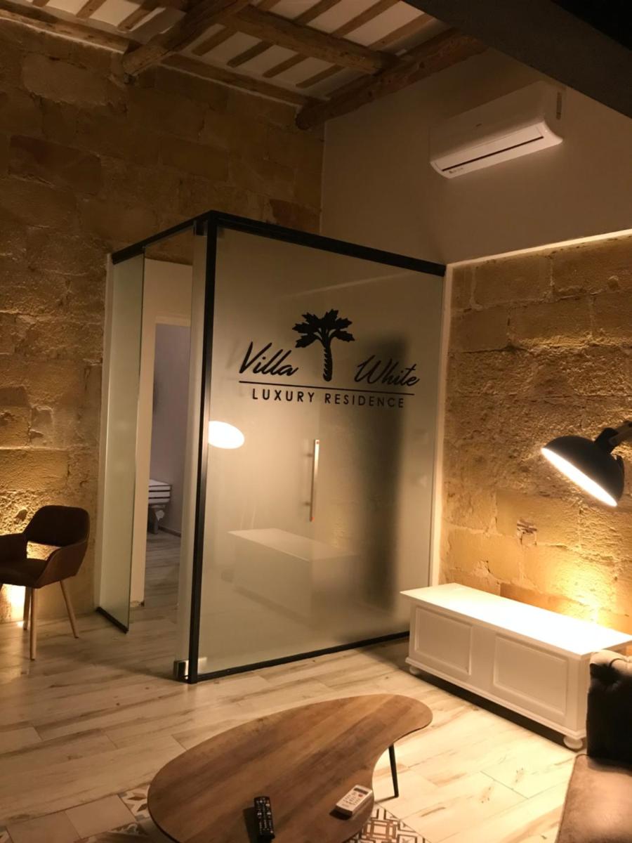Villa White Luxury Residence - Housity
