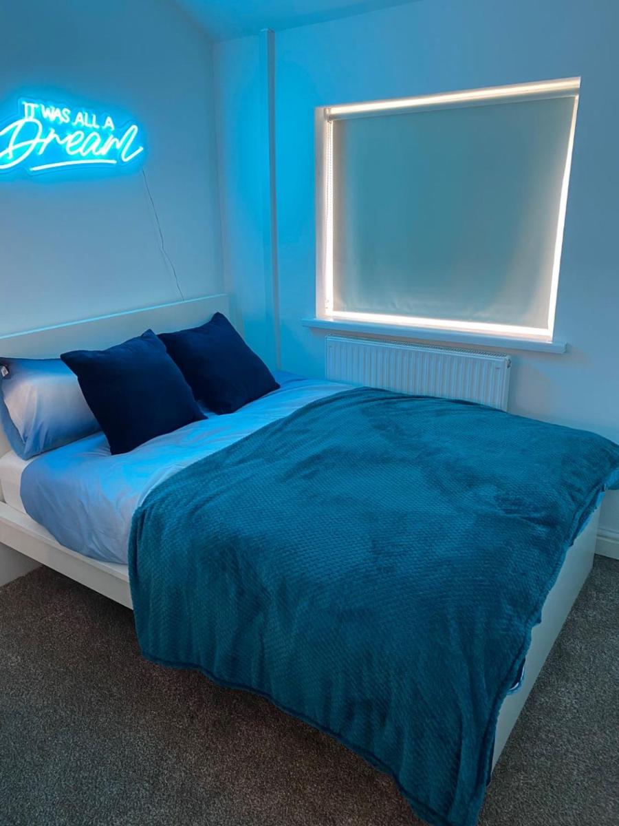 Inviting 1-Bed House in Bradford - Housity