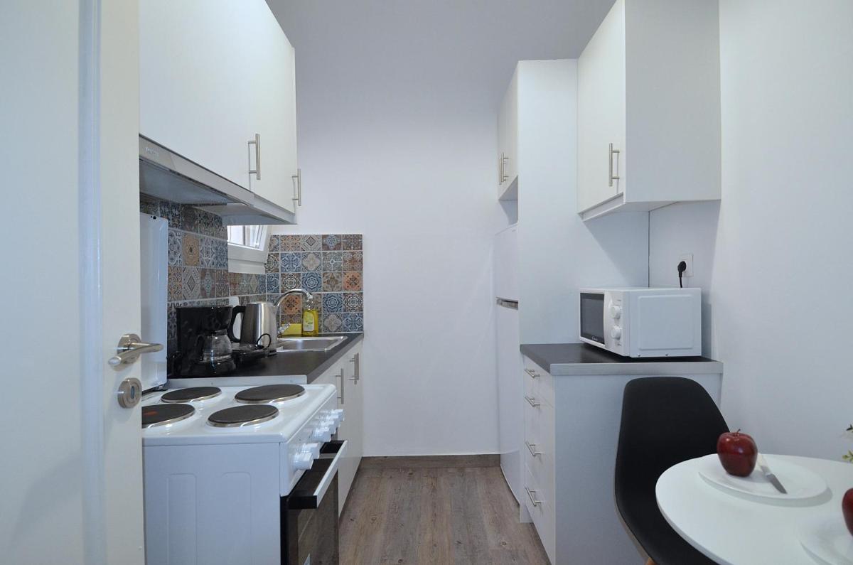 Suitetrails - A big lovely sunny apartment at Plateia Koliatsou, Patmou