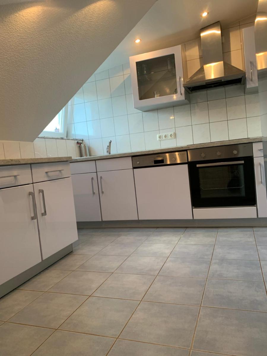Suitetrails - 3 Room Apartment in Wiesbaden