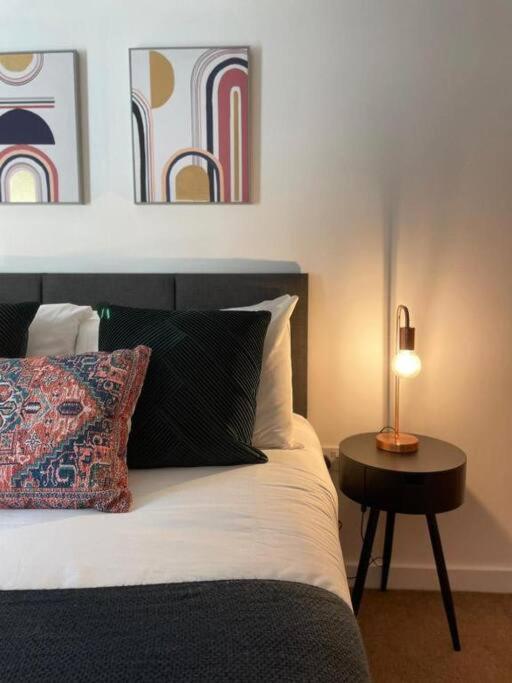 Quayside by Mia Living Modern one bedroom apartment in Cardiff Bay - Housity