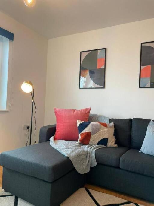 Quayside by Mia Living Modern one bedroom apartment in Cardiff Bay - Housity