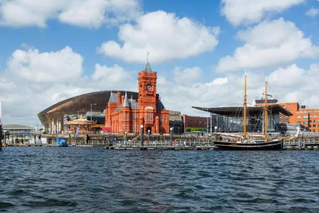 Quayside by Mia Living Modern one bedroom apartment in Cardiff Bay - Housity