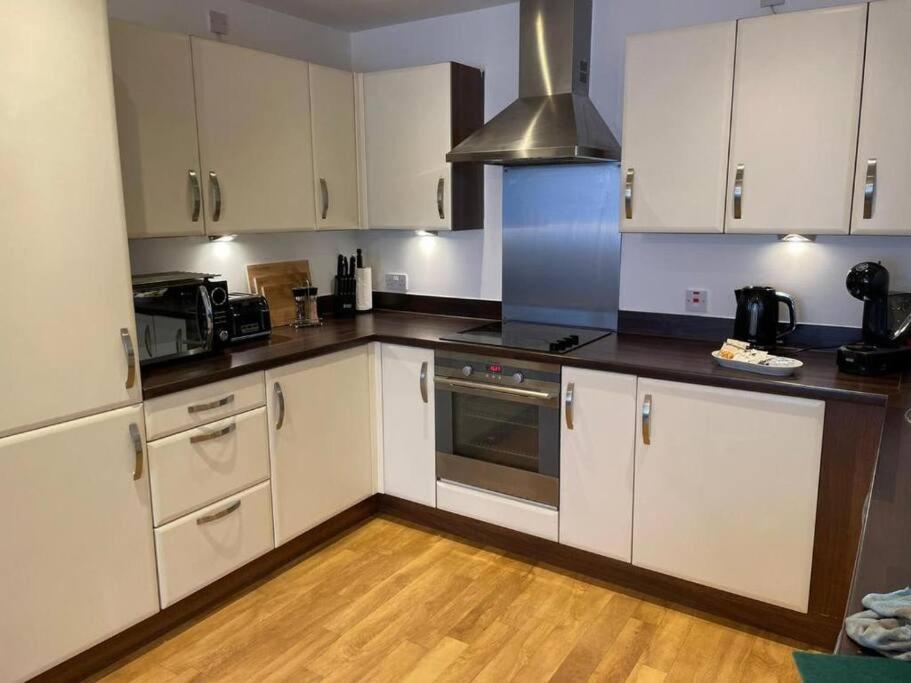Quayside by Mia Living Modern one bedroom apartment in Cardiff Bay - Housity