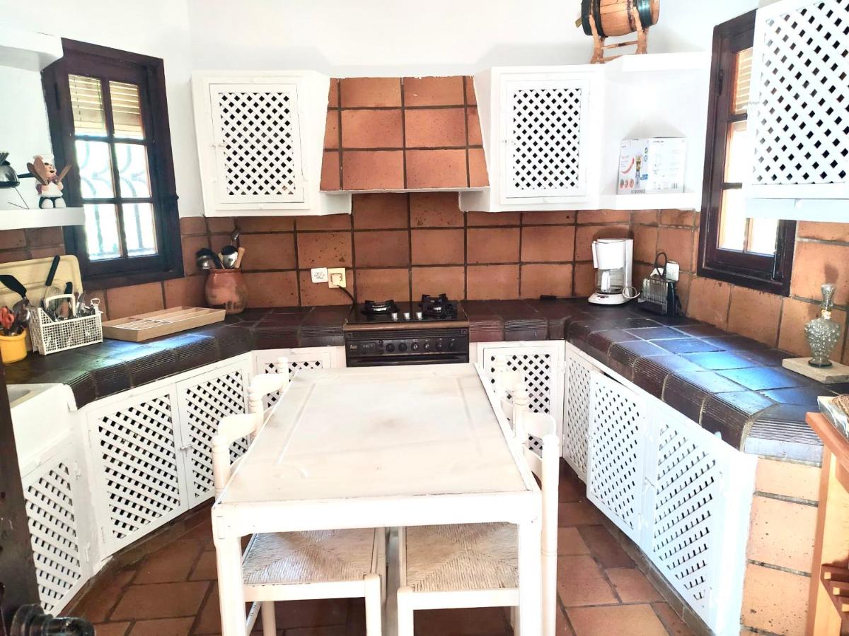 Chalet rural en La Mancha con jardin y piscina privados - Housity