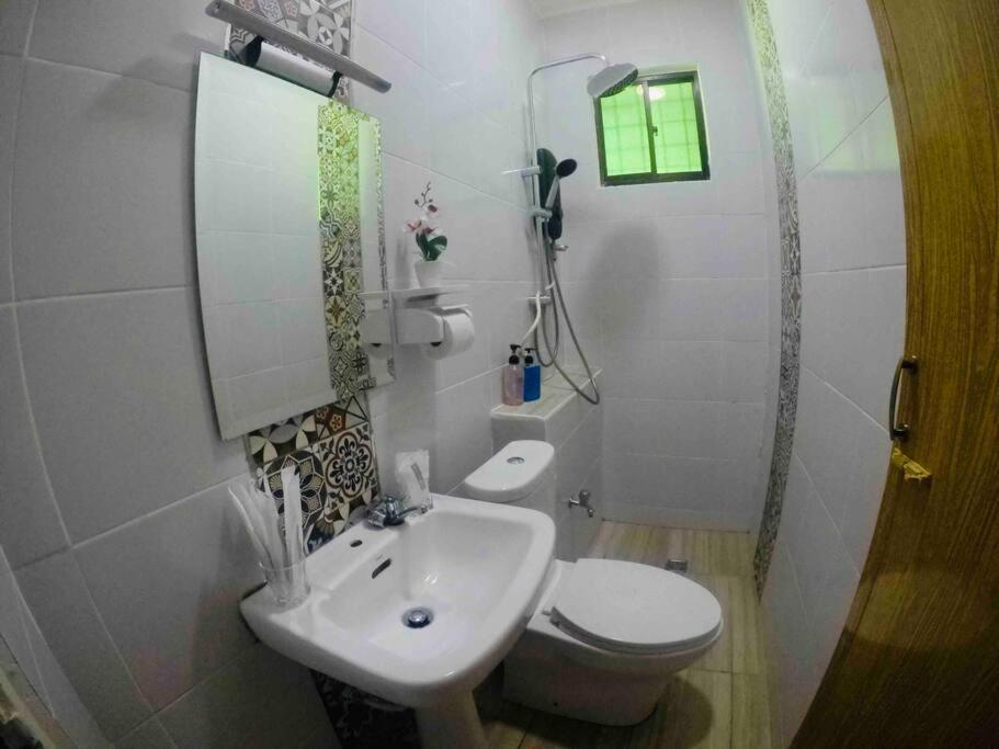 Ang lee holiday home - Housity