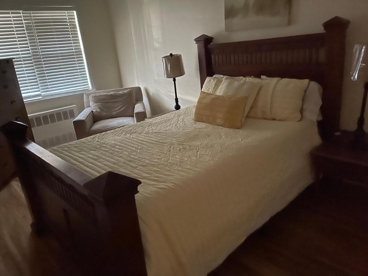 Town House In Canarsie - Housity