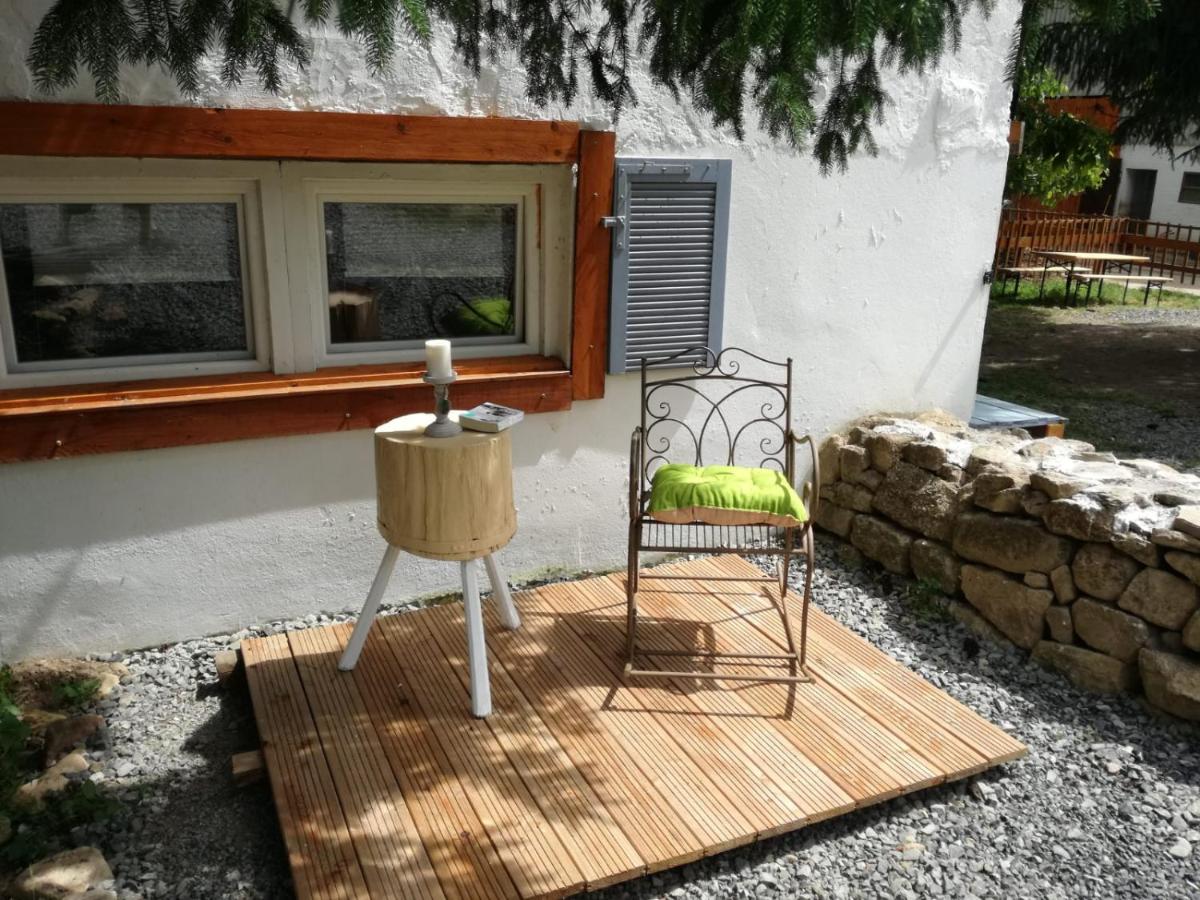 Zurück zur Natur - Urlaub im Zirkuswagen, Sommeratelier oder Schindelwagen - Housity