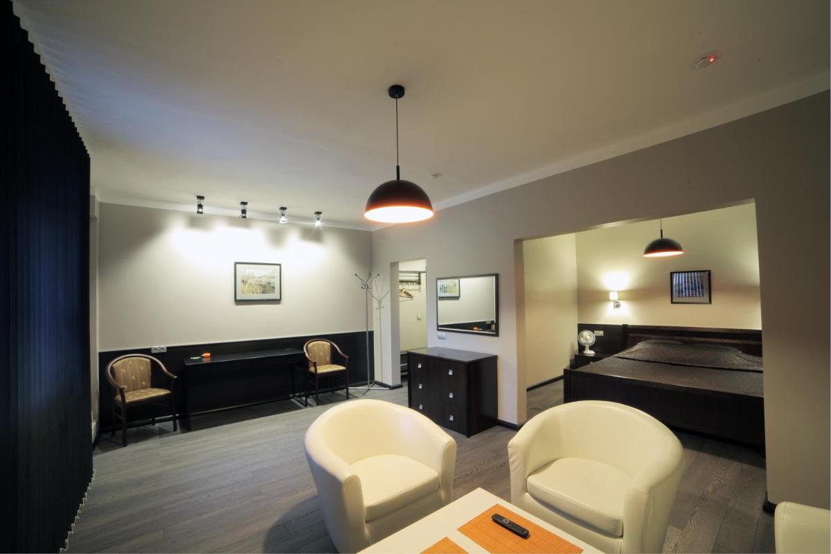 Garage Hotel - Housity