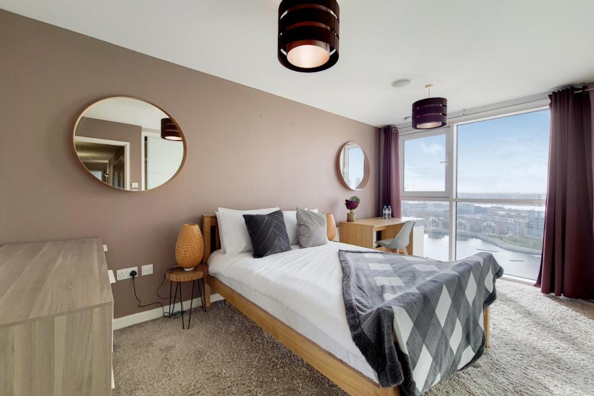 Deluxe three bedroom Apartment by London ExCeL Stays - Housity