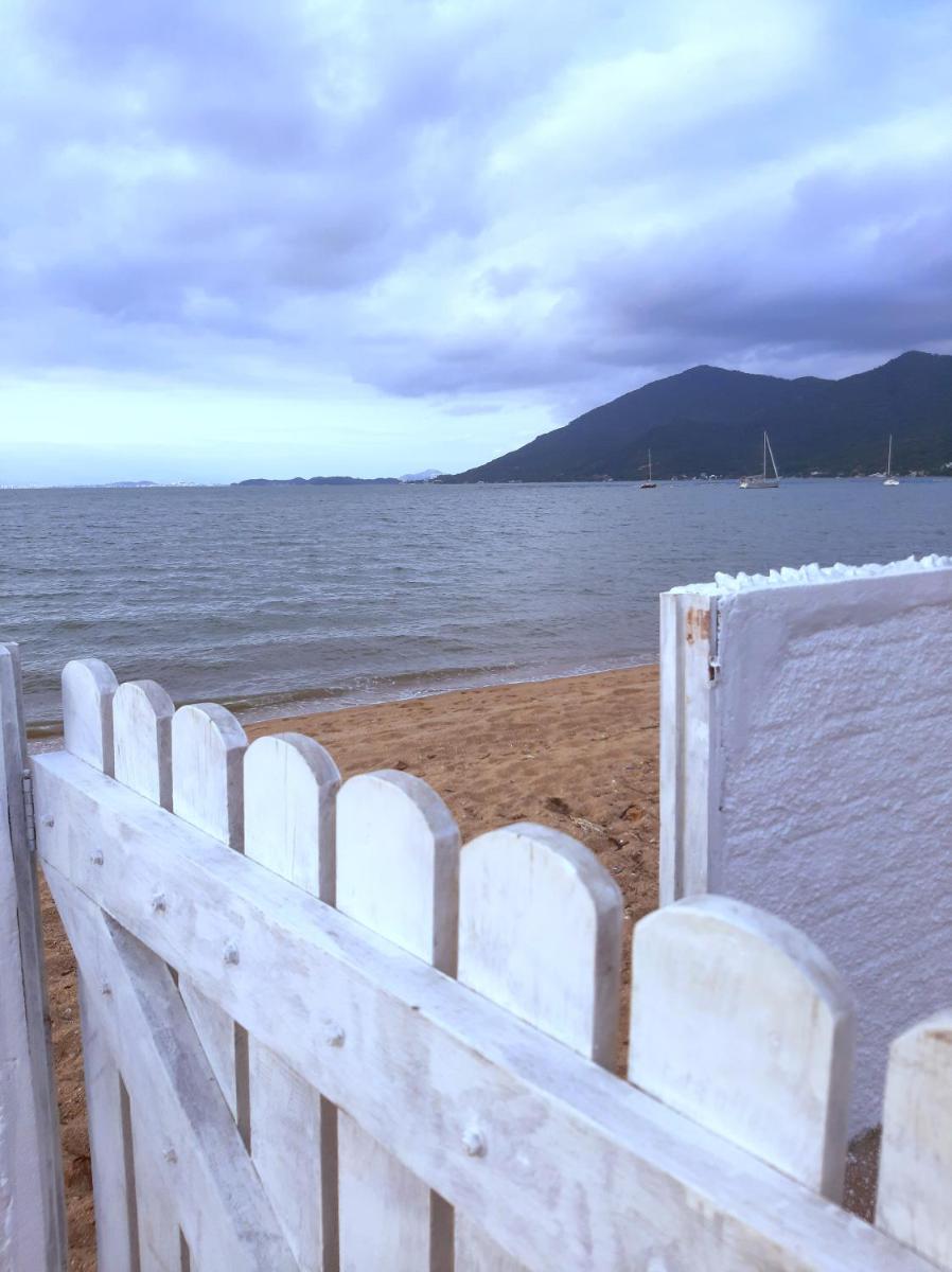 Casa na praia em frente ao mar - Housity