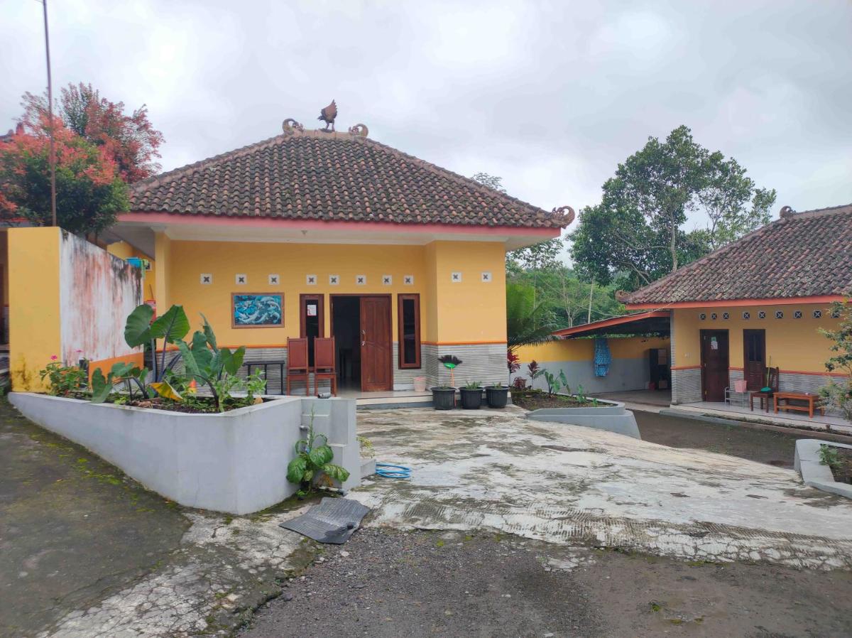 Penginapan Mentorogo Kaliurang Mitra RedDoorz - Housity