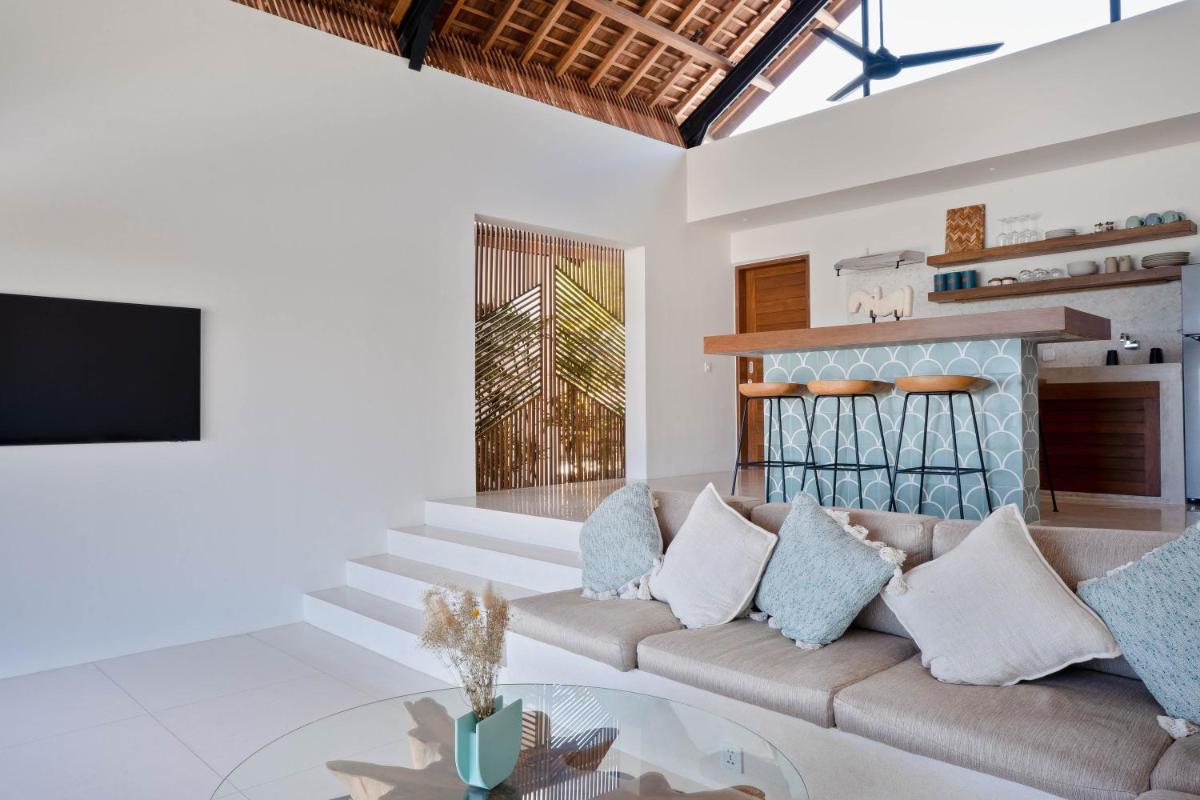 Luxury Ocean View Villas with Private Cook and Free Gym Membership - Housity
