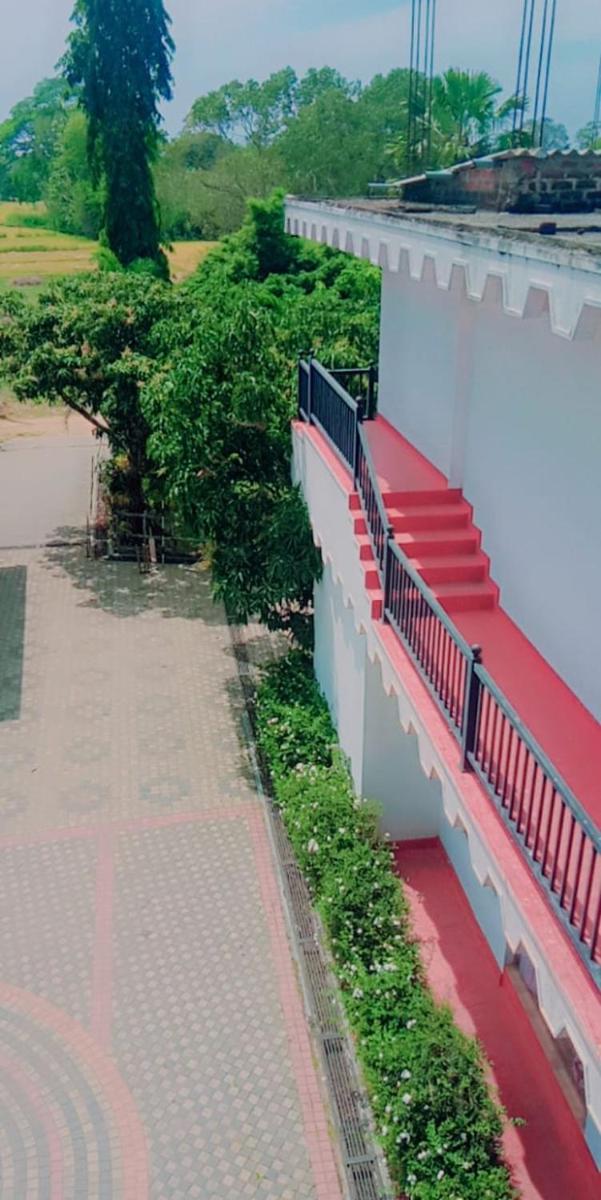 little rose inn - Housity