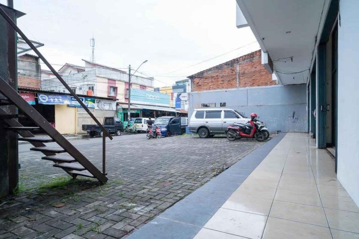 RedDoorz near Stasiun Tangerang - Housity