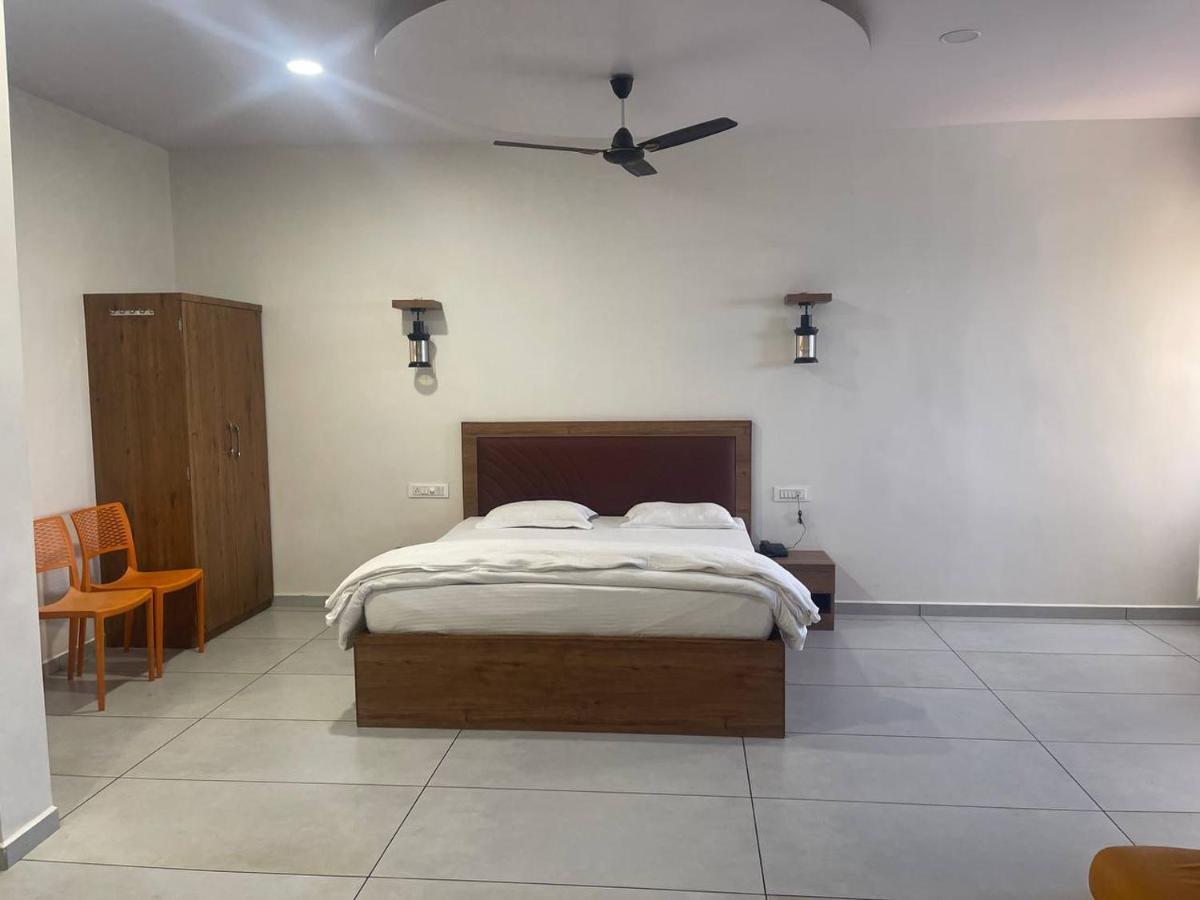 Hotel Nilkanth - Housity