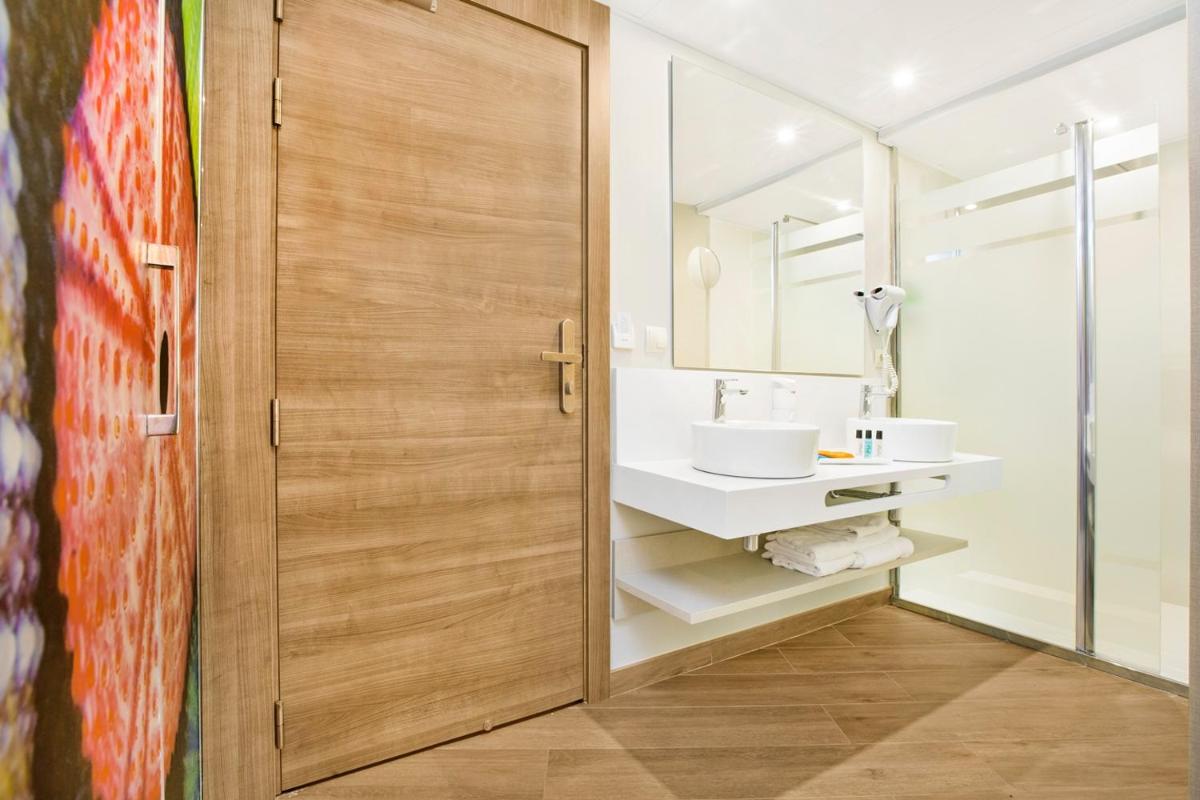 Un baño de Sumus Hotel Stella and Spa 4S Adults Recommended