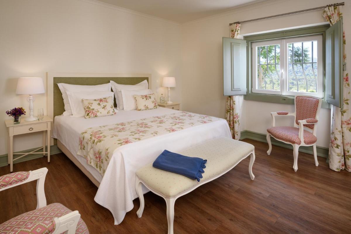 Uma cama ou camas num quarto em Hotel Casa Palmela - Small Luxury Hotels of The World, Hotel & Villas