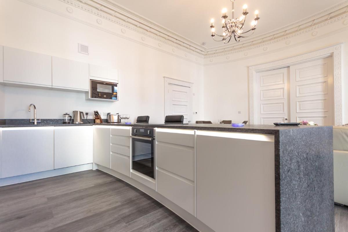 The Windsor Suite - Housity