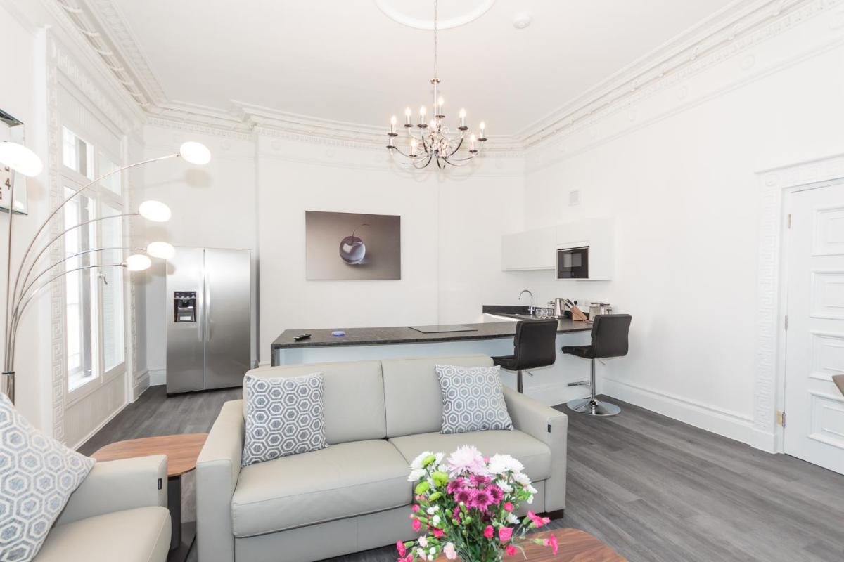 The Windsor Suite - Housity
